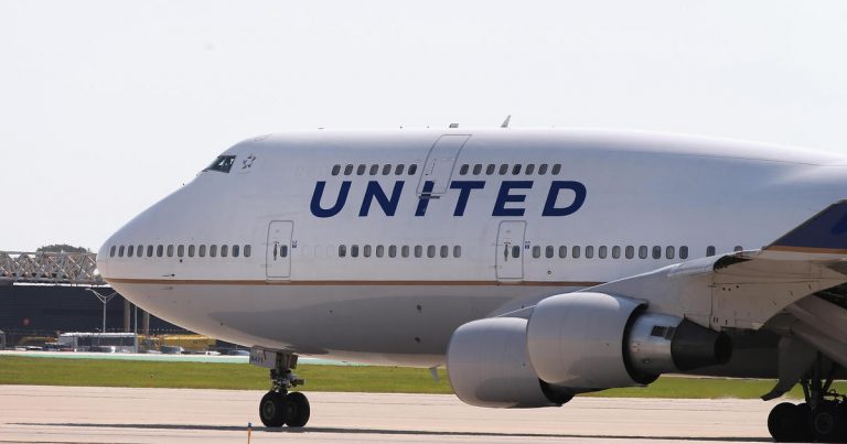 Fired officer who dragged United passenger sues airline, city