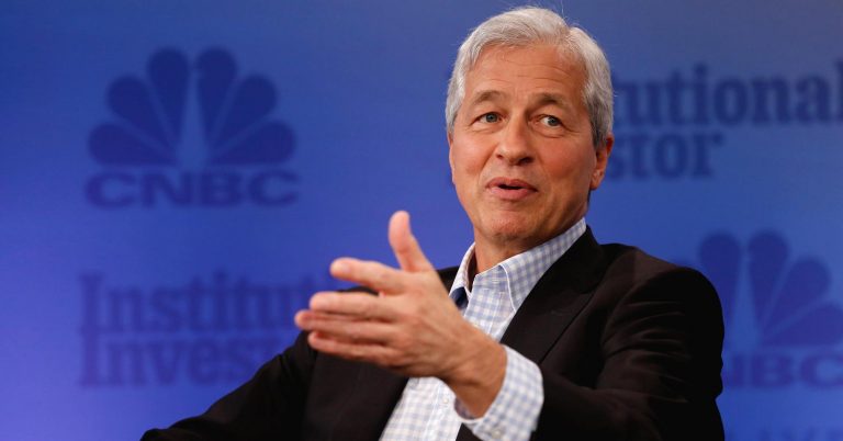 Jamie Dimon sees the 10-year bond at 4 percent. These traders say that call is a long shot