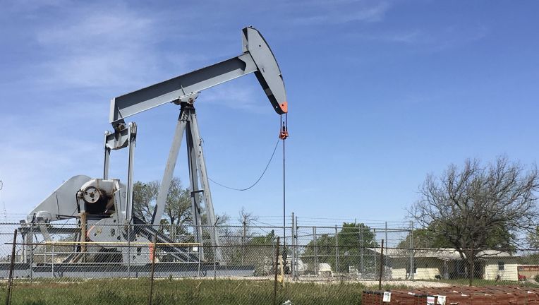 Oil prices dip on rising US rig count