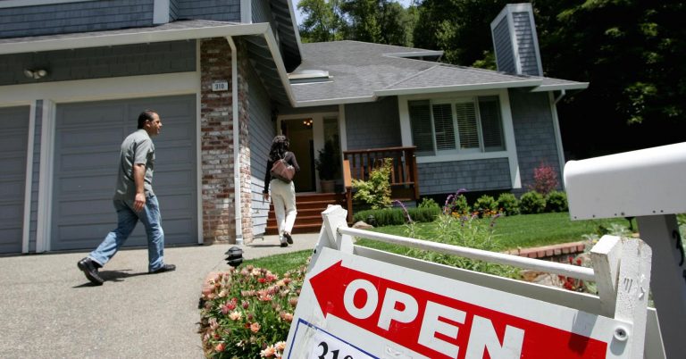 Banks are working to woo new doctors into home mortgages