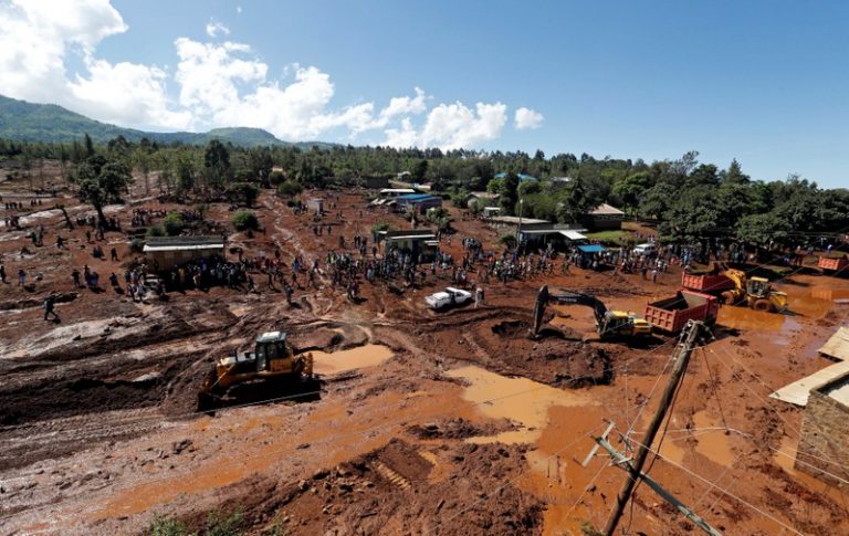 Kenyan rose-farm dam bursts, ‘sea of water’ kills 32