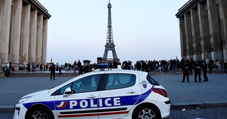 Man shot by police in Paris after attacking pedestrians with a knife