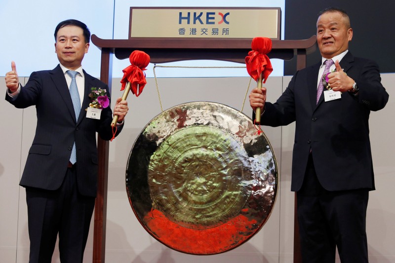 Peter Ma and Wang Tao celebrate the listing of Ping An Healthcare and Technology in Hong Kong