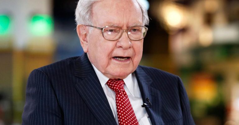 Warren Buffett: ‘We would love to see Apple go down in price,’ endorses its stock buyback