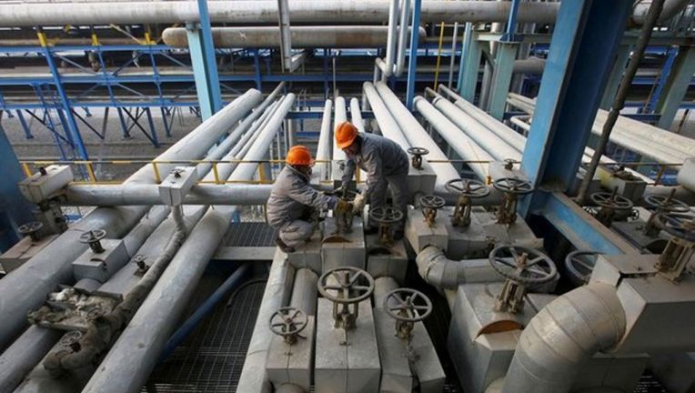 Oil dips on lower China refining, record U.S. crude output
