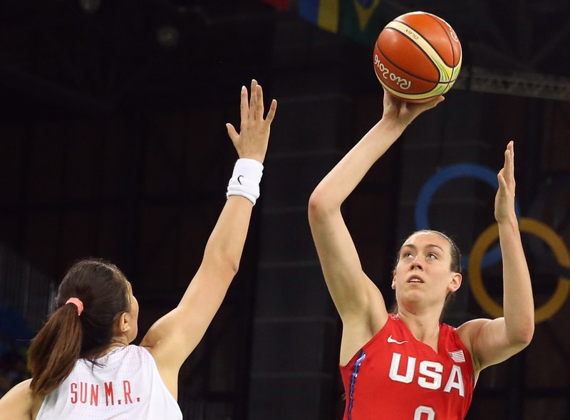 Basketball - Women's Preliminary Round Group B China v USA