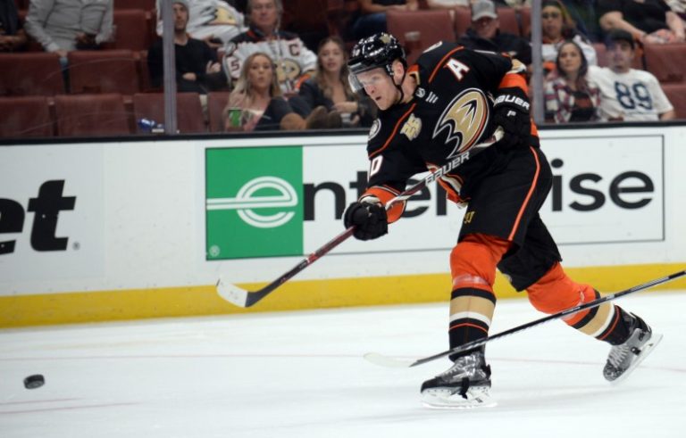 Ducks’ Perry out five months after knee surgery