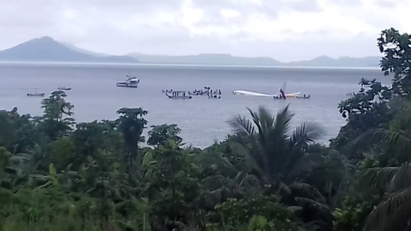 People are evacuated from an Air Niugini plane which crashed in the waters in Weno, Chuuk, Micronesia