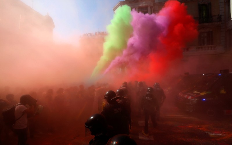 Catalan separatist protesters clash with Mossos d'Esquadra police officers in Barcelona