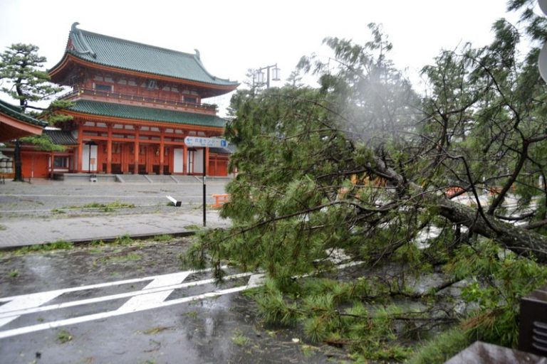 Typhoon kills 10 in Japan, boats move stranded passengers from airport