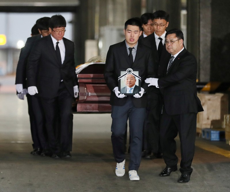 Family members mourn as the coffin carrying a body of one of the five South Korean climbers who were killed in the Himalayas is moved to a hearse, at Incheon International Airport