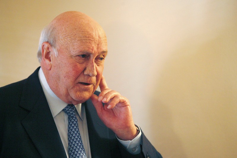 FILE PHOTO: Former South African President FW de Klerk addresses a press conference in Cape Town