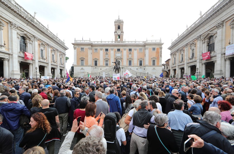 Protest against the decline of the Italian capital in Rome