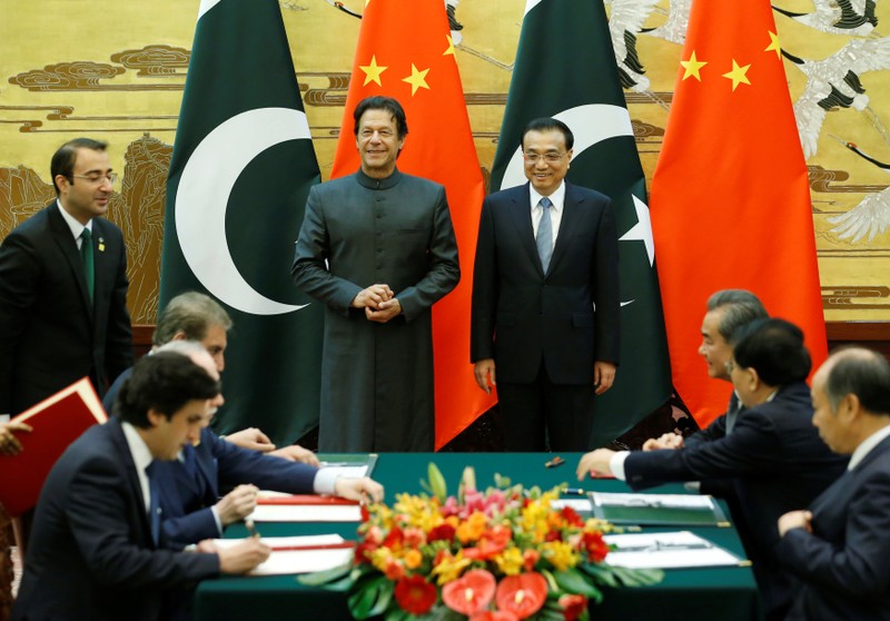 Pakistani Prime Minister Imran Khan and China's Premier Li Keqiang attend a signing ceremony in Beijing