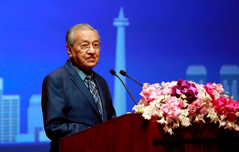 FILE PHOTO: Malaysian PM Mahathir Mohamad gives a speech at Chulalongkorn University, in Bangkok