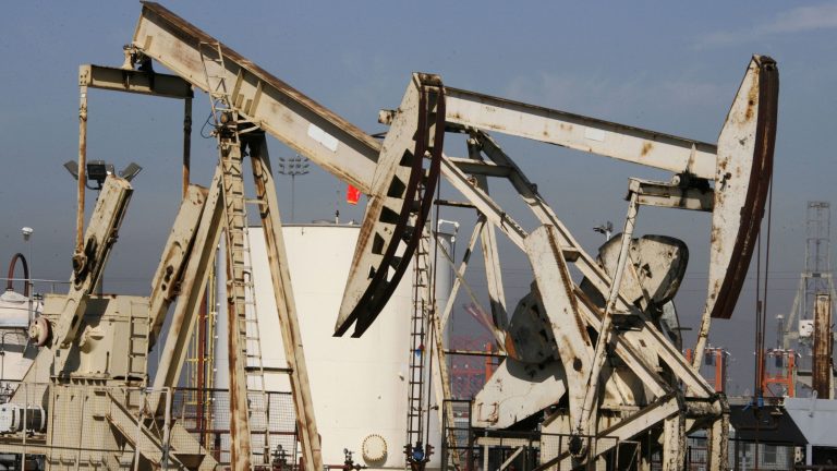 Oil prices drop as market sell-off tops supply concerns