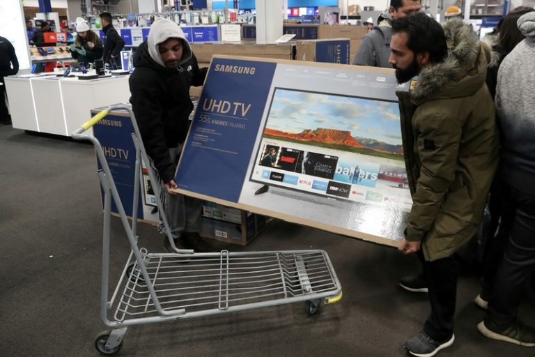 Opening on Thanksgiving hurts retailers more than it helps