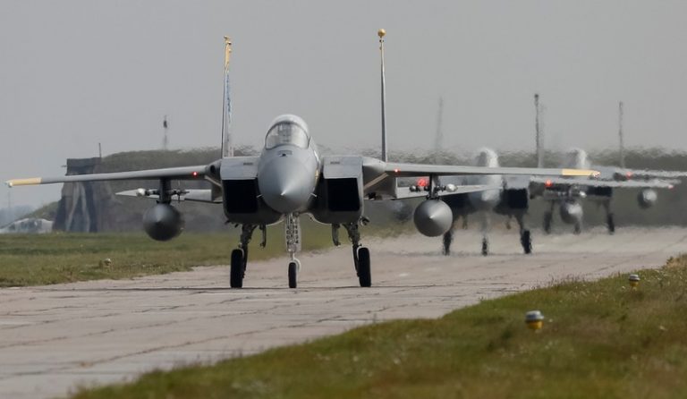 Qatar expects to receive six F-15 fighter jets from U.S. by March 2021