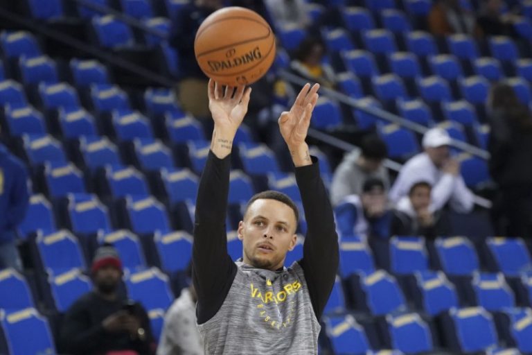 Warriors G Curry unhurt in multi-car crash