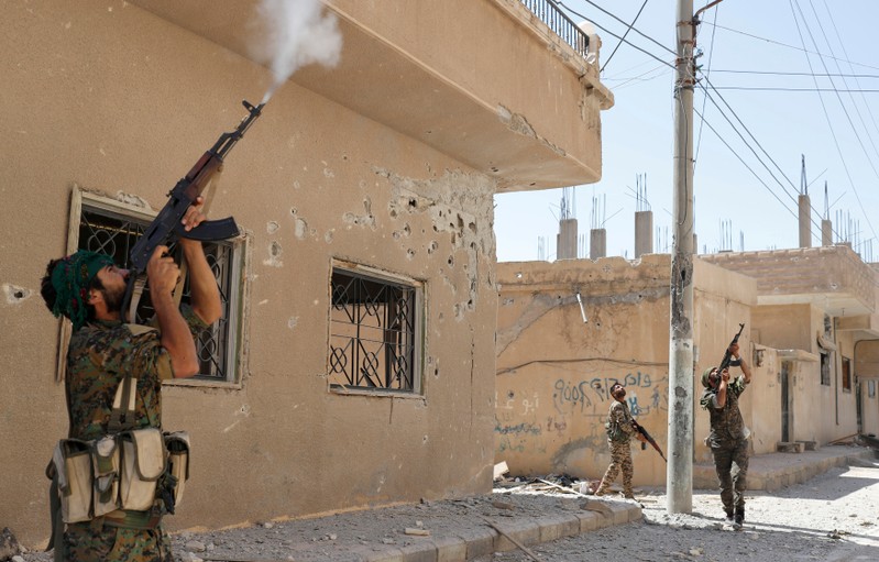 FILE PHOTO: Pictures of the Year: The battle against Islamic State