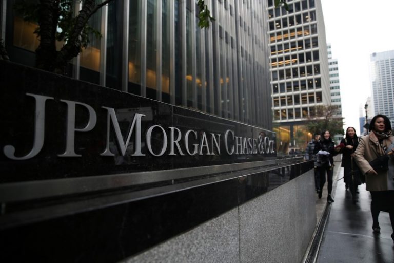 JP Morgan targets mid-sized firms in challenge to European banks