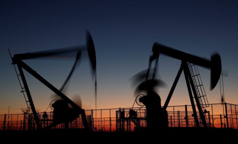 Oil prices advance 1 percent on expectations of OPEC-led output cuts