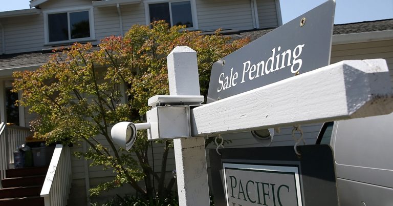 Pending home sales fall unexpectedly in November