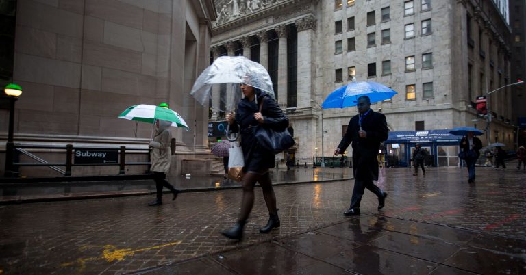 With stocks tanking, pessimism among mom-and-pop investors hits highest level in five years