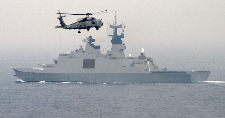 US warships pass through Taiwan Strait amid China tensions