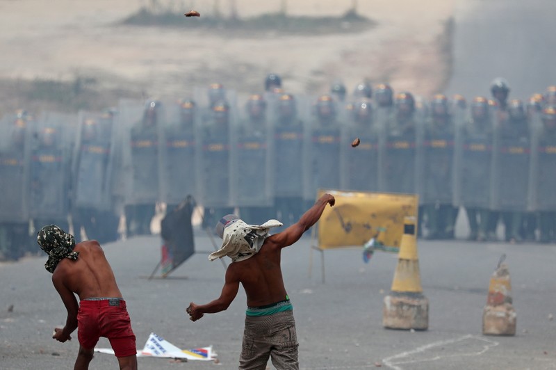 Demonstrators throw stones at Venezuelan national guard in Pacaraima