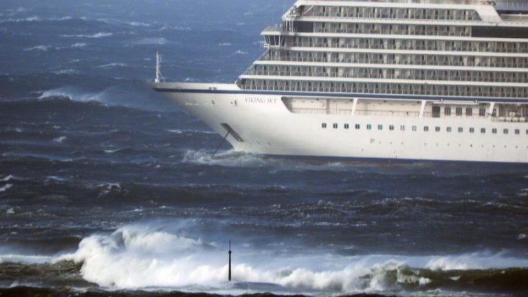 Cruise ship off Norway evacuates passengers by helicopter