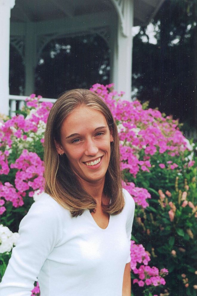 Raven Abaroa told police he found his wife, 25-year-old Janet Abaroa, stabbed to death in April 2005.