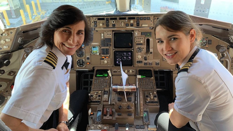 Wendy Rexon poses with her daughter, first officer Kelly Rexon, in a Delta Boeing 757 after the pair flew from Los Angeles to Atlanta together.
