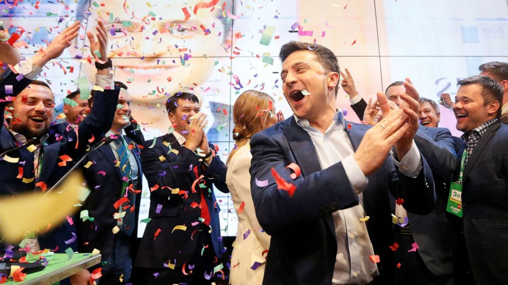 Ukrainian presidential candidate Volodymyr Zelenskiy reacts following the announcement of the first exit poll in a presidential election at his campaign headquarters in Kiev, Ukraine, April 21, 2019. 