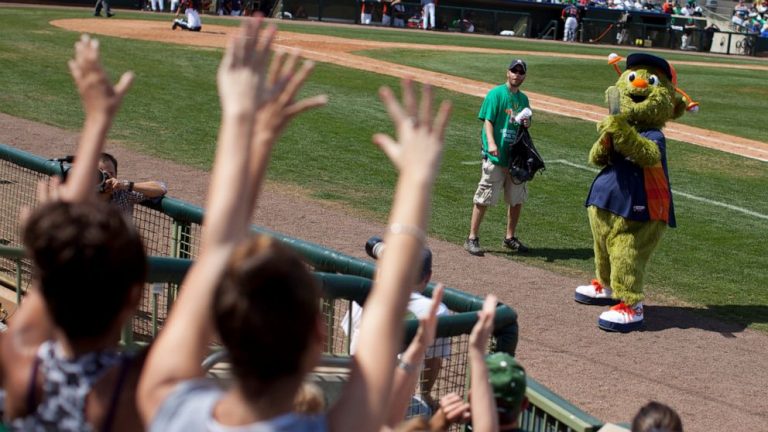 Fan sues Houston Astros for $1 million after being injured by T-shirt cannon