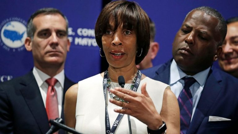 FBI, IRS agents search Baltimore Mayor’s homes, City Hall