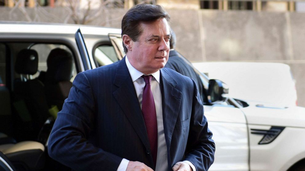 Former Trump campaign chairman Paul Manafort arrives at federal court in Washington, D.C., Dec. 11, 2017.