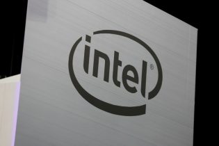 Intel puts modem business up for sale, held talks with Apple: WSJ