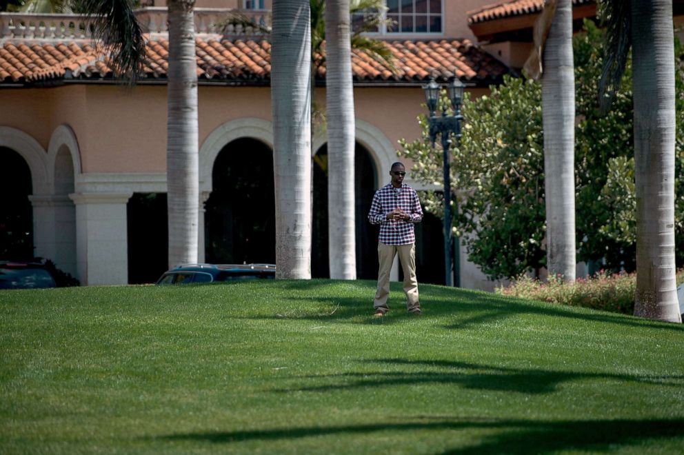 A member of the Secret Service stands guard as President Donald Trump returns to Mar-a-Lago from the Trump International Golf Club on March 25, 2018 in Palm Beach, Fla.