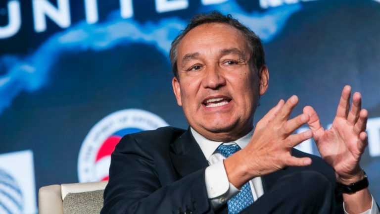 United Airlines CEO says the time has come to stop shrinking seats