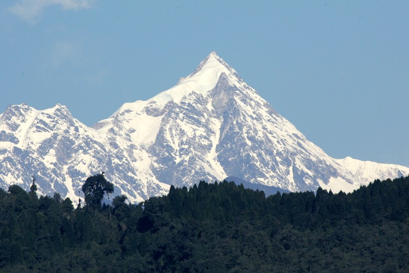 FILE PHOTO: -PHOTO TAKEN 14MAR05- A view of the Kanchenjunga mountain along the Himalayan mountain range on the ..