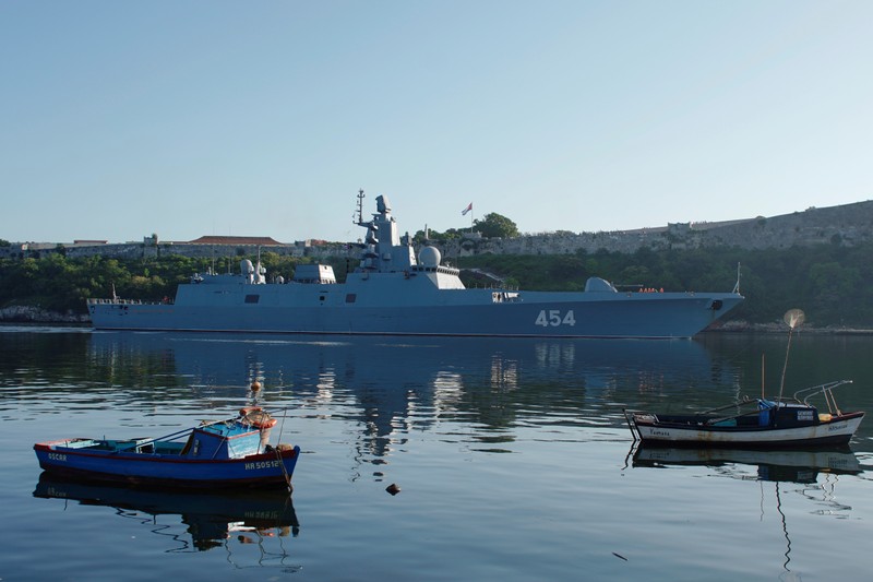 The Russian guided missile frigate Admiral Gorshkov enters Havana's bay