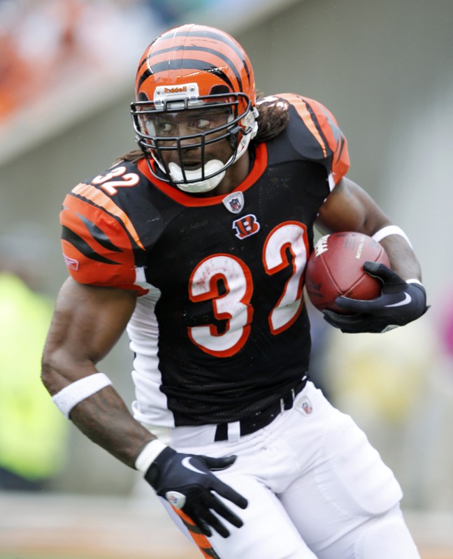 FILE PHOTO: Cincinnati Bengals running back Cedric Benson looks upfield in the first half of their NFL football game against the Cleveland Browns in Cincinnati