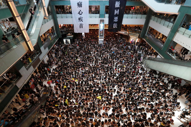 Hong Kong protests paralyze travel but leader vows to stay on