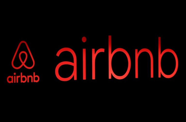 Airbnb plans stock market splash in 2020