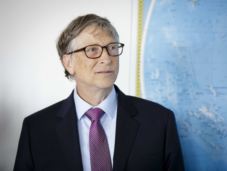 Bill Gates has a brilliant method for taking risks—and he says it’s very similar to Warren Buffett’s