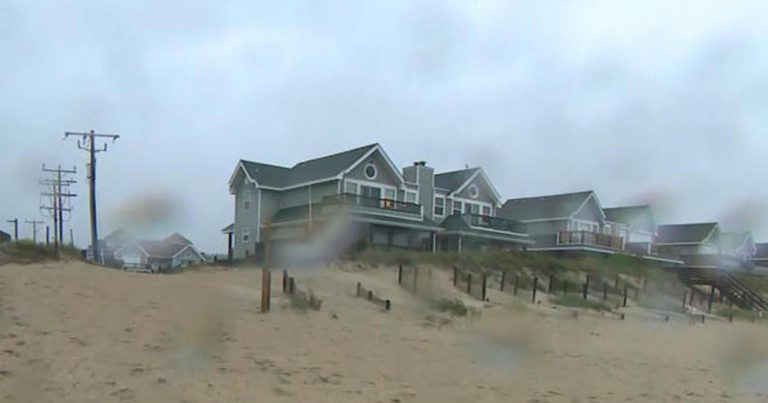 Hurricane Dorian slams North Carolina coast