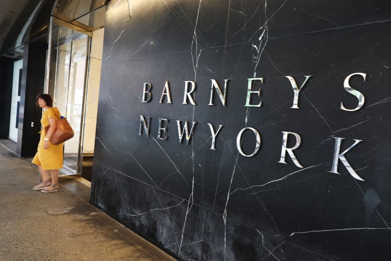 Barneys finds $220 million bidder in bankruptcy court