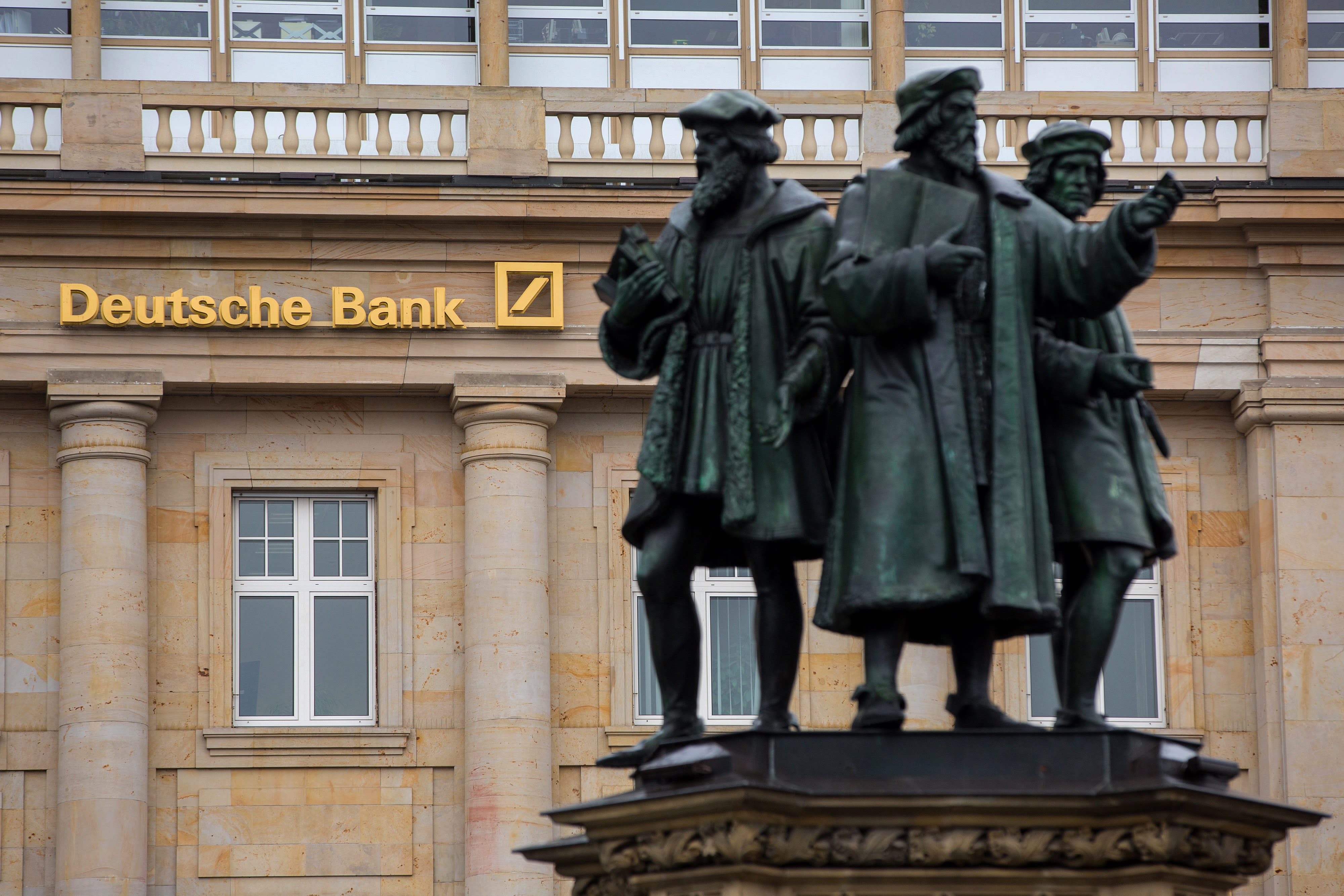 Der bank. ФРГ Deutsche Bank. Дойче банк АГ Германия. Deutsche Bank в России. Дойче банк 19 век.