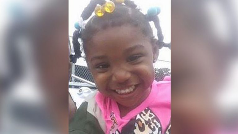 Police desperately searching for missing 3-year-old, 2 persons of interest in custody